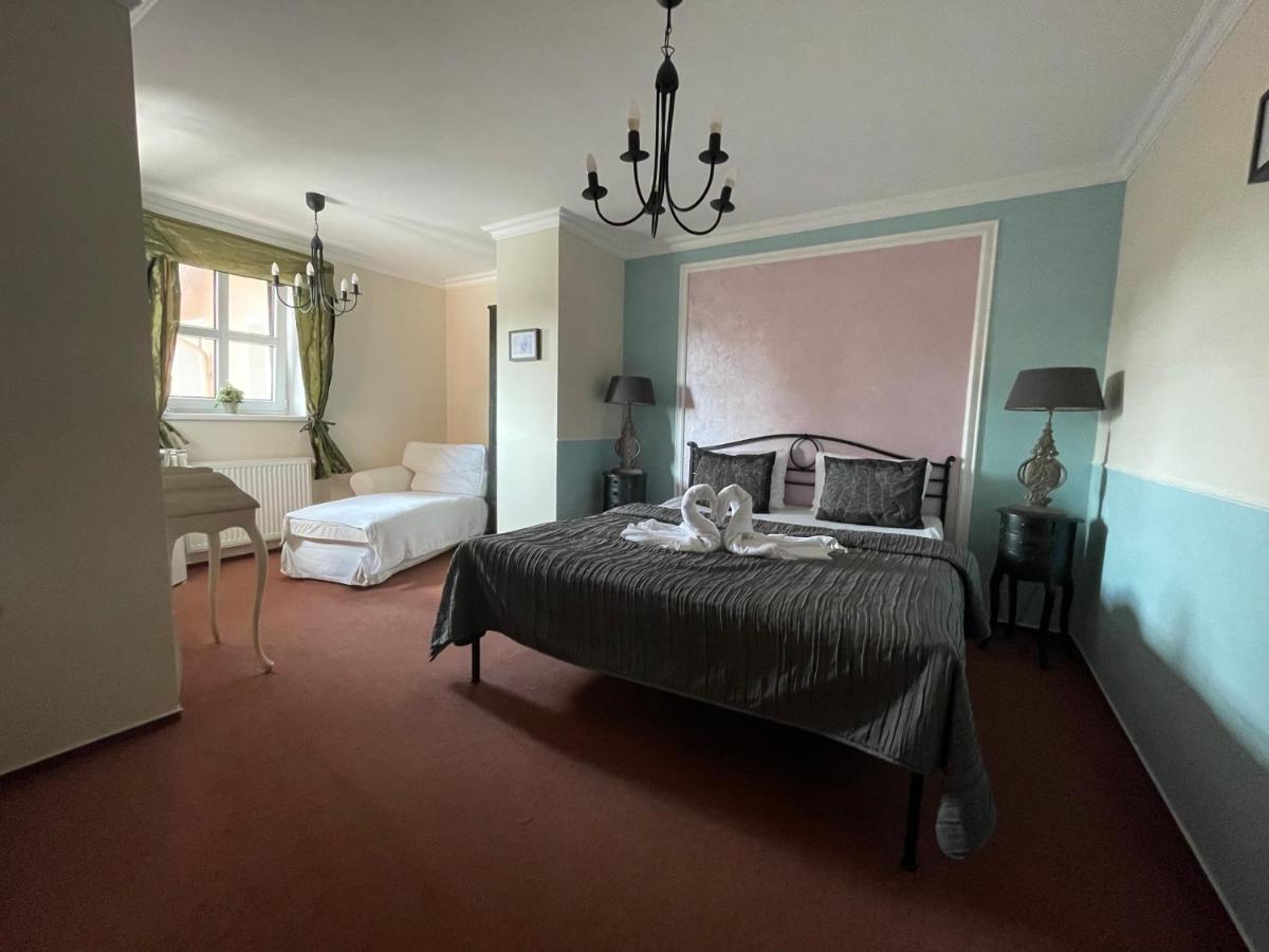 Amalka U Ripu Hotel Straskov ภายนอก รูปภาพ